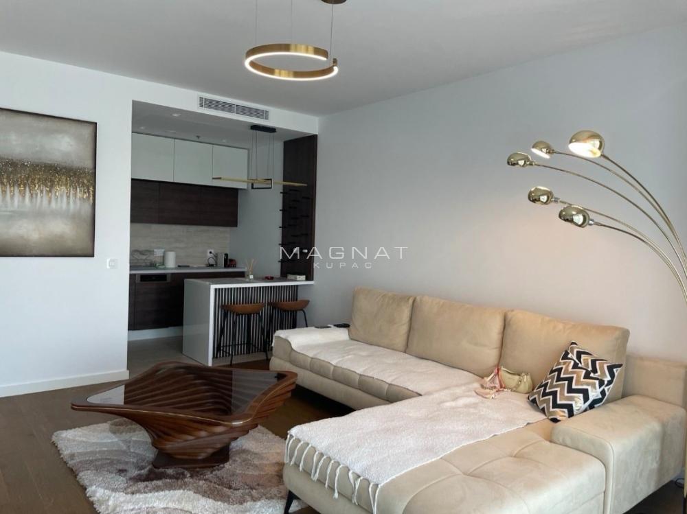 Izuzetan stan u West Tower kuli ID#4642 1.600 €