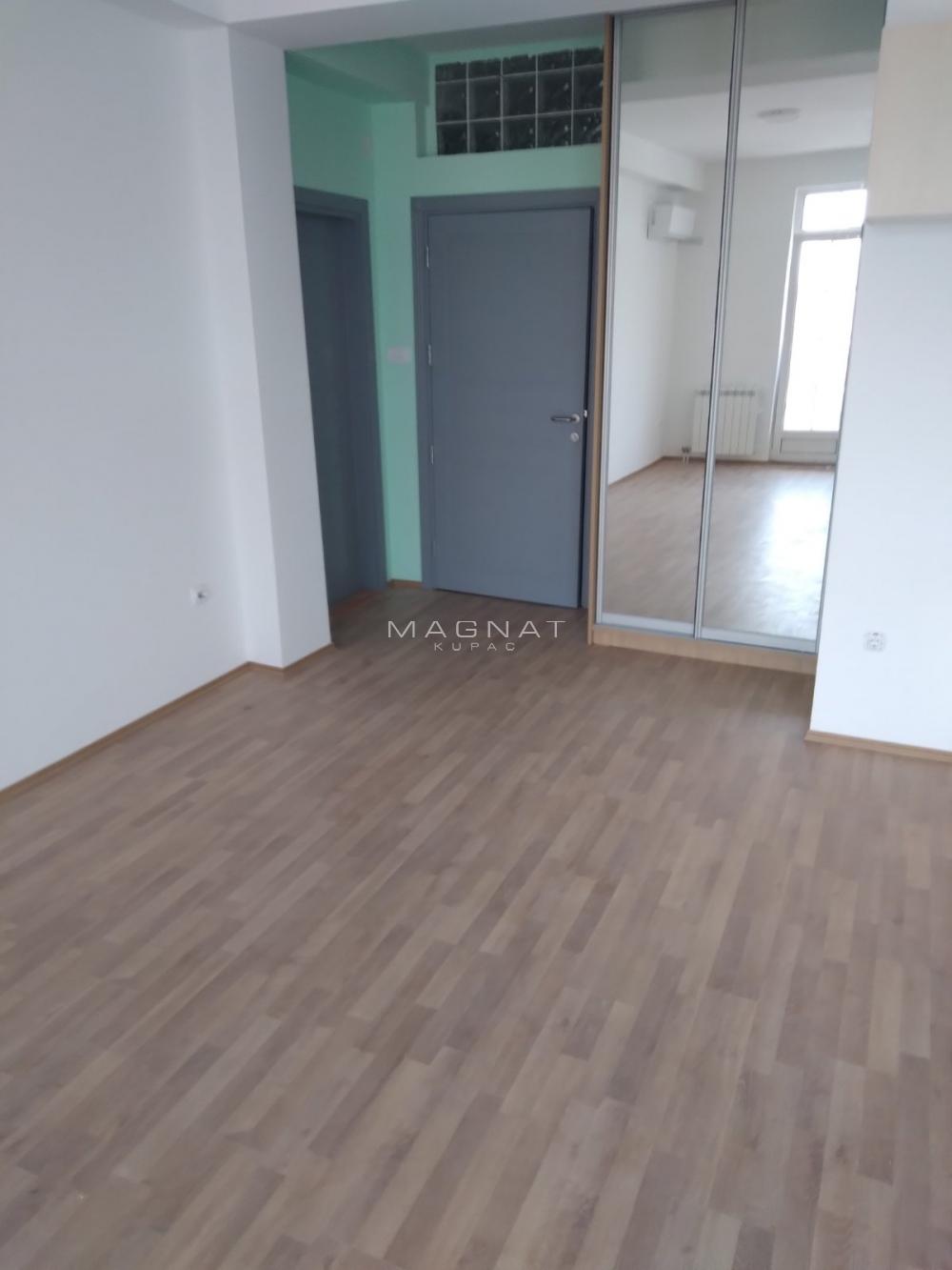Jajinci - jednosoban komforan +10m2 terasa ID#5291