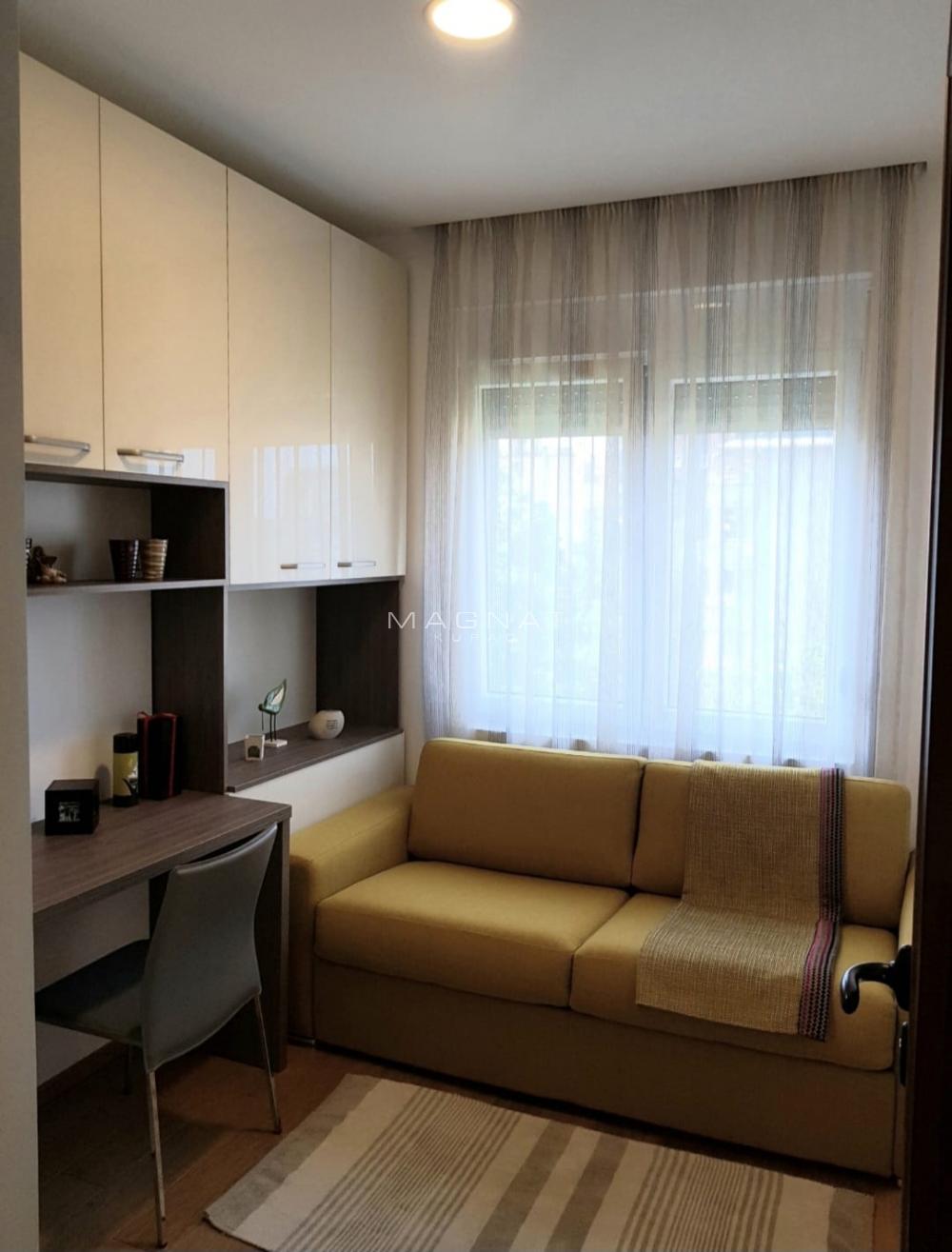 Vračar ispod Slavije - lux -  kod spomenika Stefanu Nemanji ID#5310