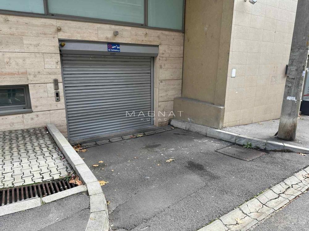 Vračar, Hram - odličan trosoban sa garažom ID#5343