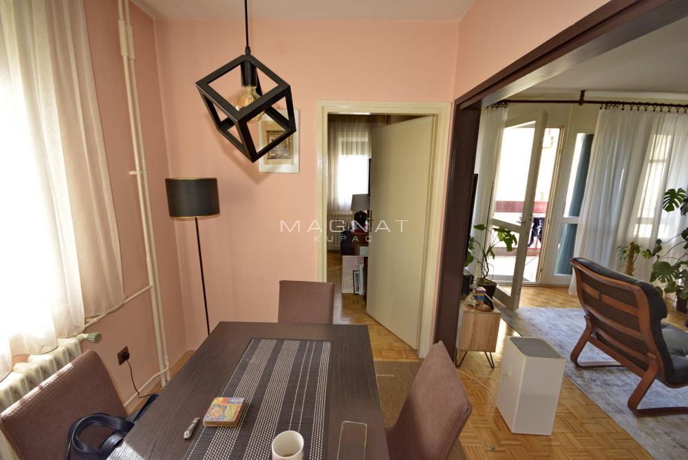 Mirijevski venac - zgrada sa žutom fasadnom ciglom ID#5364