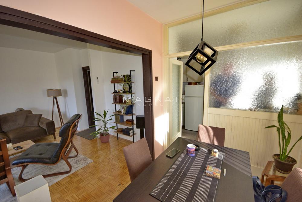 Mirijevski venac - zgrada sa žutom fasadnom ciglom ID#5364