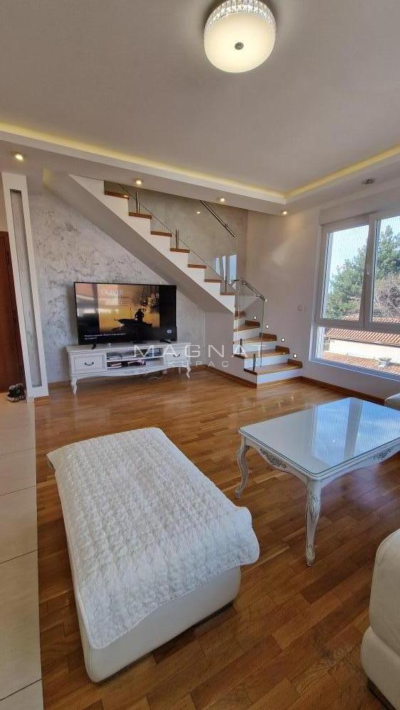 Gornji grad Izuzetan duplex sa dva parking mesta ID#5386