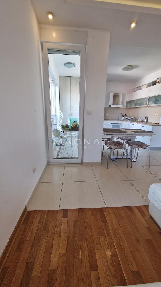 Gornji grad Izuzetan duplex sa dva parking mesta ID#5386