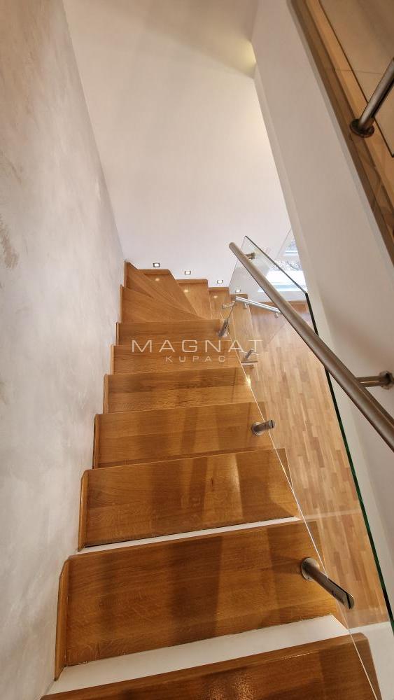 Gornji grad Izuzetan duplex sa dva parking mesta ID#5386