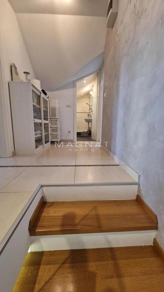 Gornji grad Izuzetan duplex sa dva parking mesta ID#5386