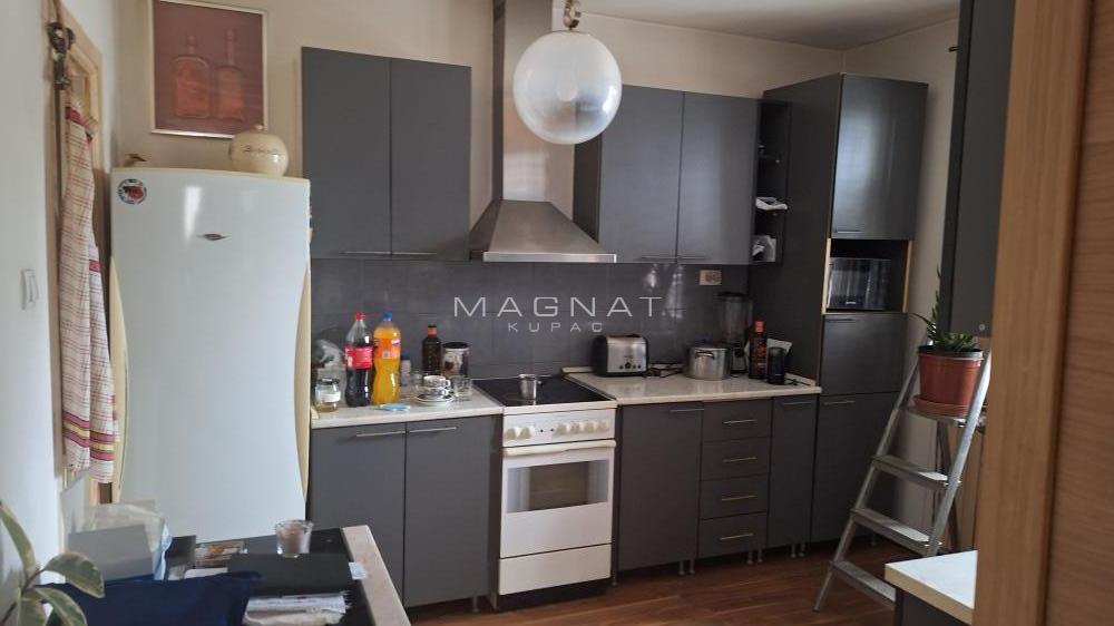 Kuća Ripanj  Centar - sredjena - plac 5 ari ID#5449