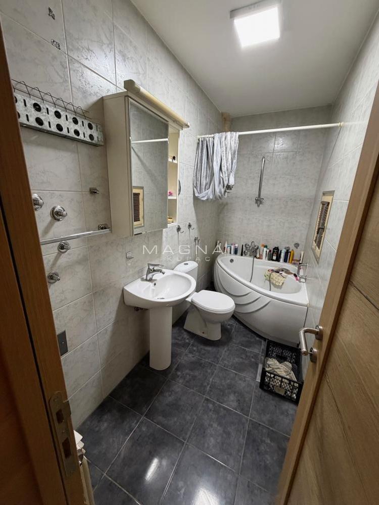 Kuća Ripanj  Centar - sredjena - plac 5 ari ID#5449