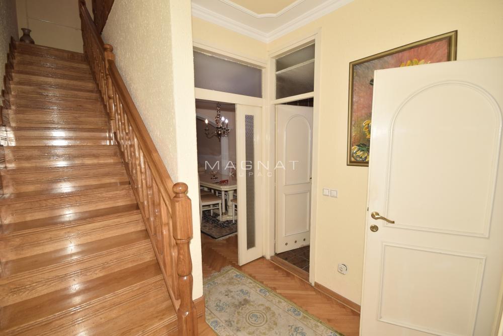 Kuća sa garažom, dvorištem i zasebnim App ID#5475