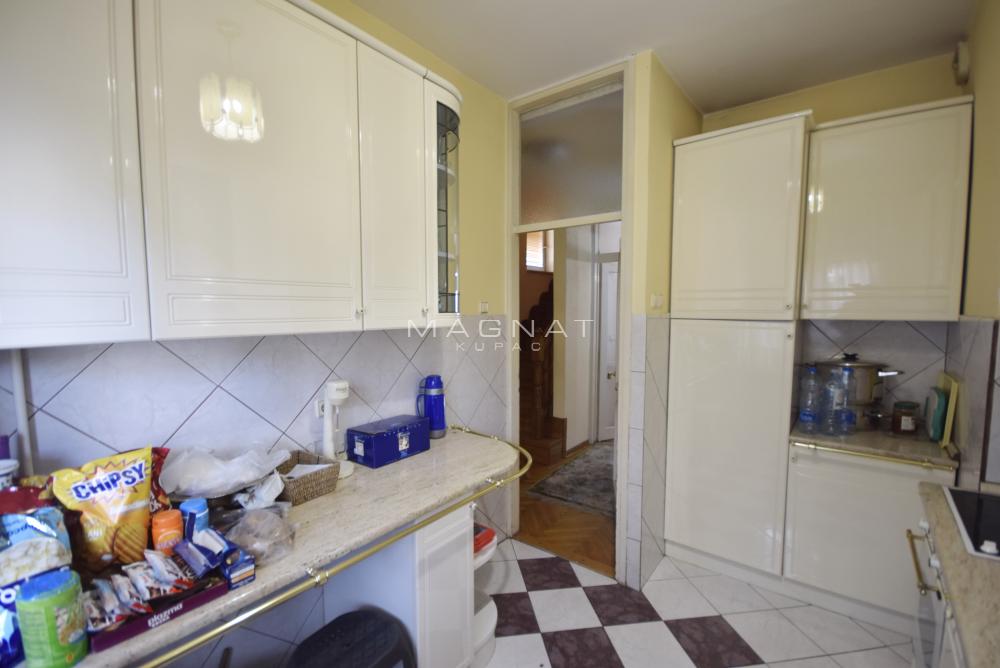 Kuća sa garažom, dvorištem i zasebnim App ID#5475