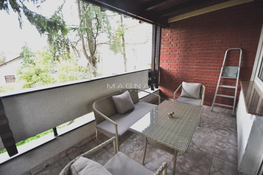 Kuća sa garažom, dvorištem i zasebnim App ID#5475