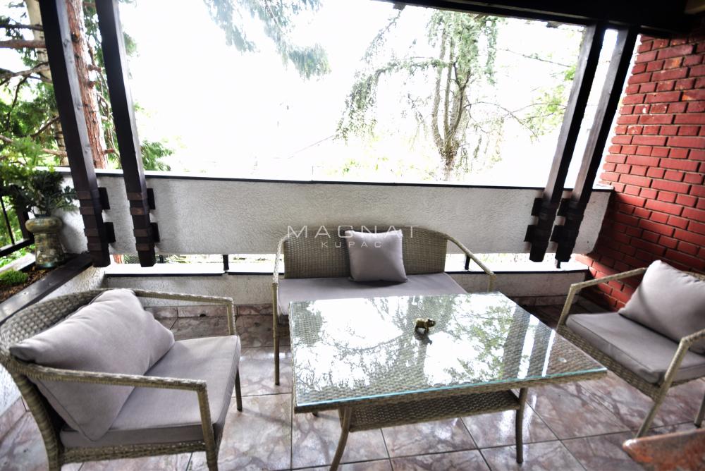 Kuća sa garažom, dvorištem i zasebnim App ID#5475